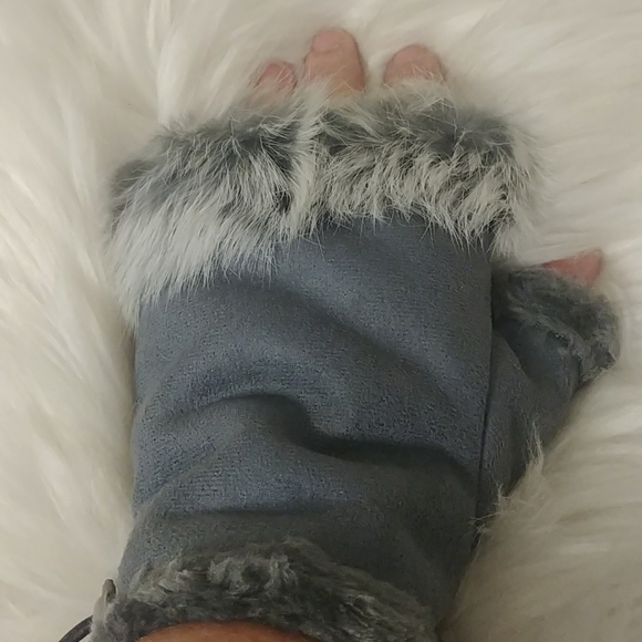 Charcoal Gray Faux Fur Fleece Fingerless Gloves - Picture 10 of 16